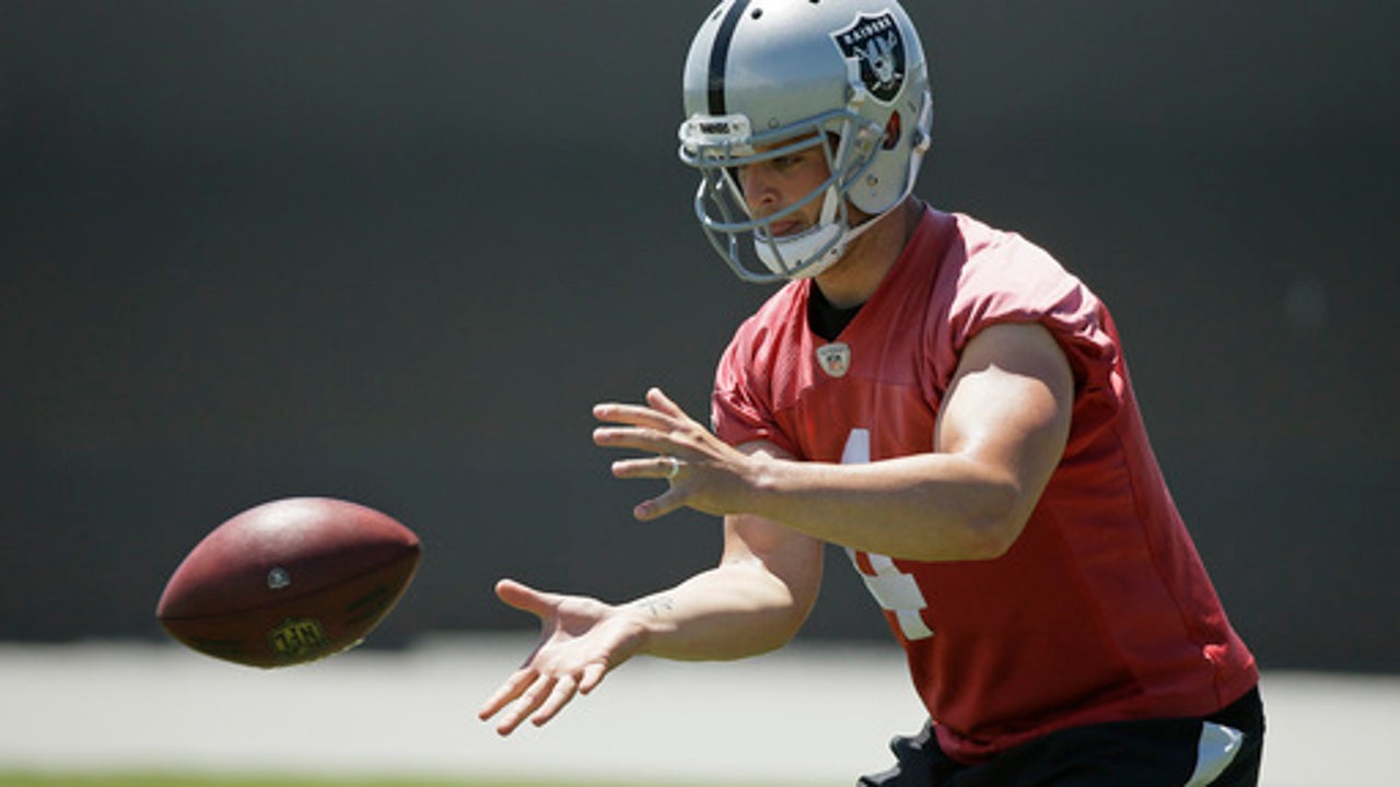 Carr, Cooper build chemistry in 2nd year together on Raiders